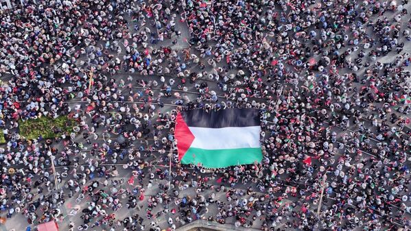 istanbulda denizden ve karadan filistine ve ozgurluk filosuna destek bK74GJB4