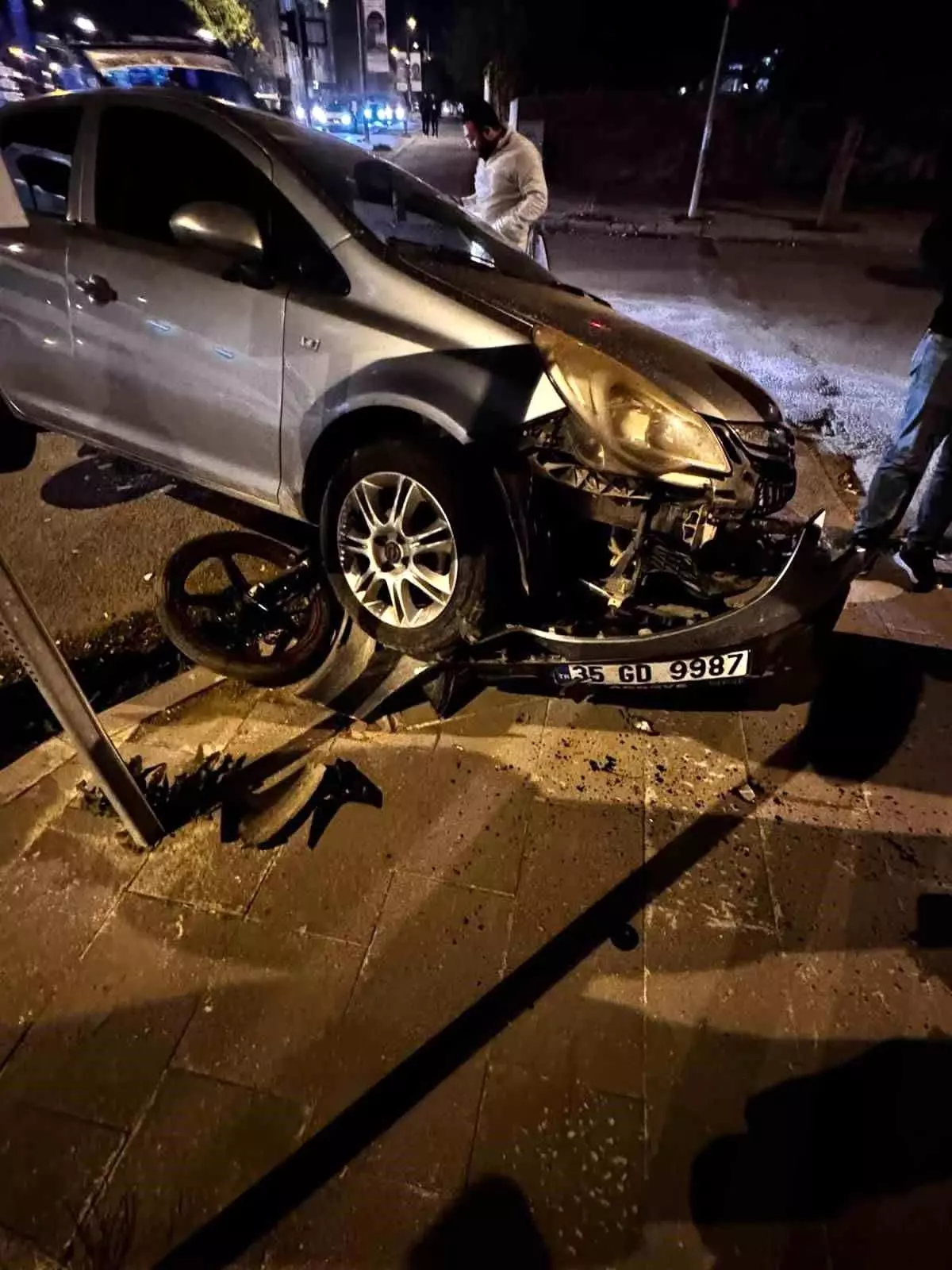 karsta otomobil motosiklet kazasi LXJlmZqz.jpg