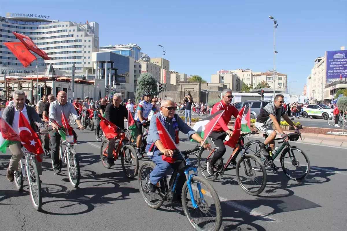 kayseride bisikletliler kuresel sumud filosuna destek icin pedal cevirdi wD33NNrh