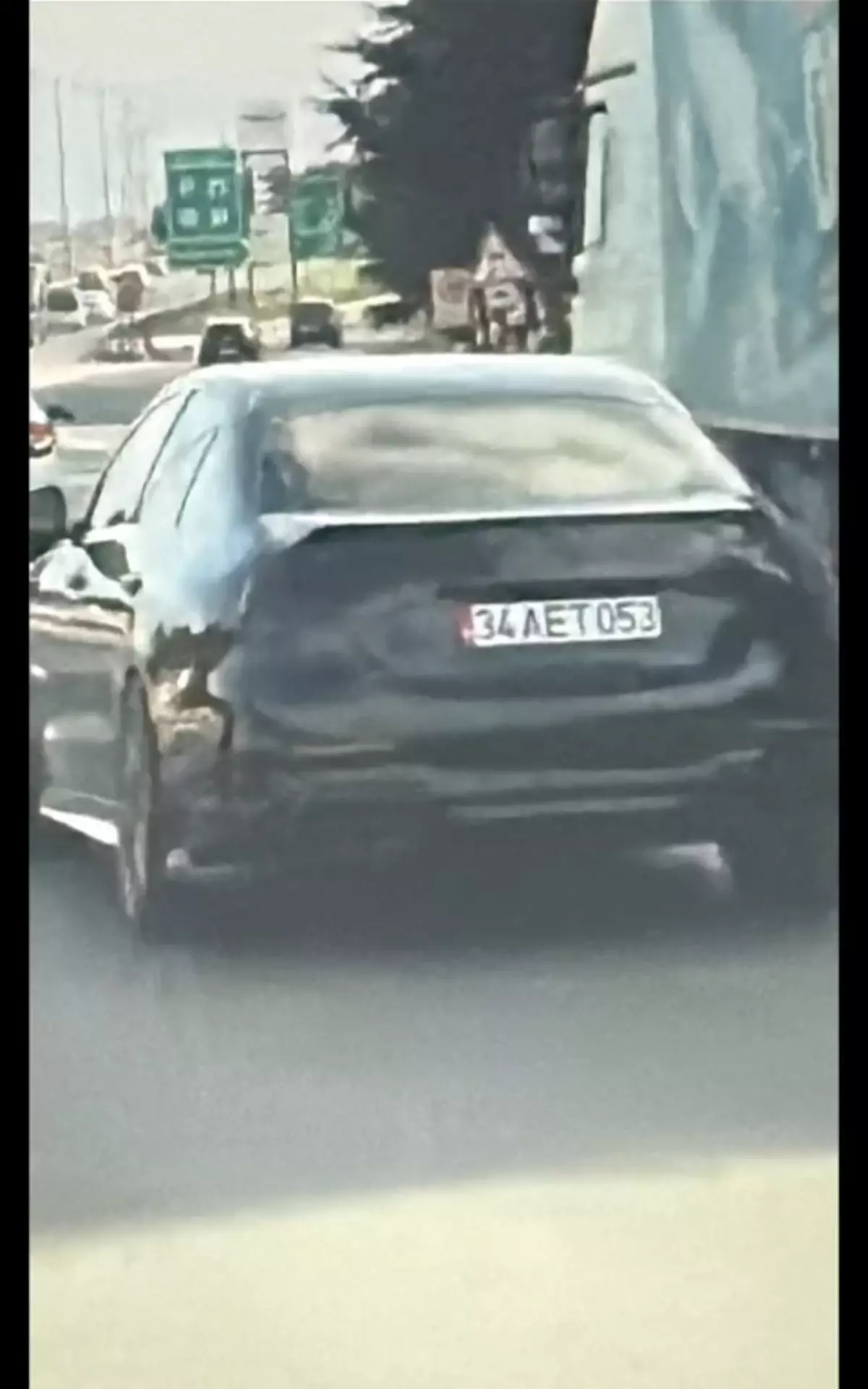 pendikte makas atan aracta sok detaylar ayni plakali farkli markalar UQLX7Efw.jpg