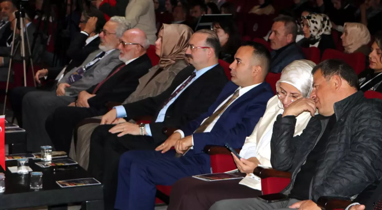 prof dr aydemir sanat hakikati anlatmak icin gereklidir zwTFLLqy.jpg