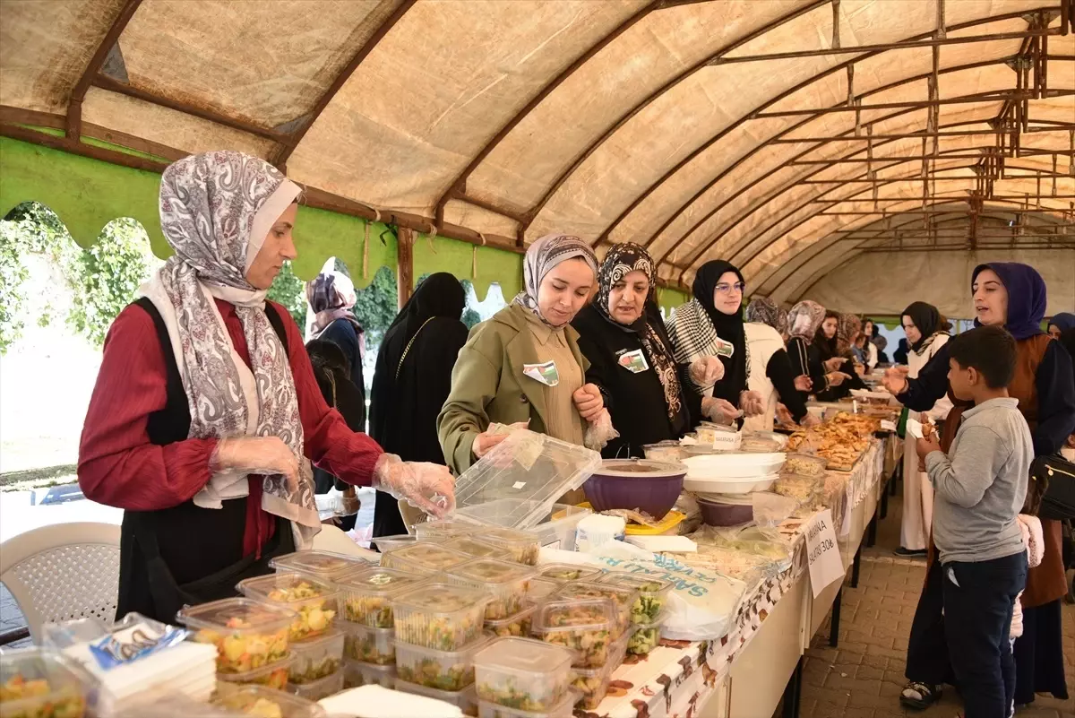 siverekte gazzeye yardim kermesi Y33y8PZM.jpg