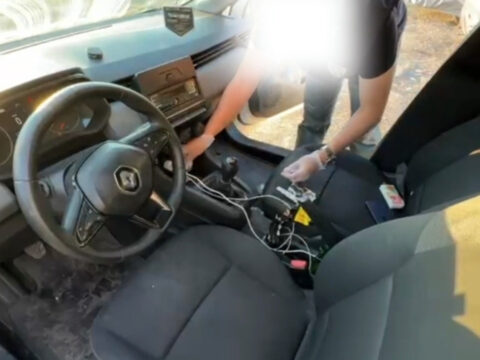 Ayni kuyumcuya ikinci kez dolandirmaya kalktilar sahte altinla sucustu yakalandilar GjVyTabW