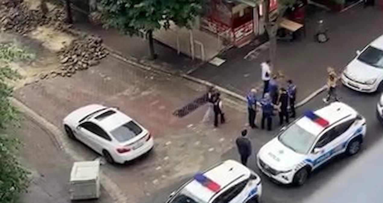 Kavgada esnaftan bicak istedi alamayinca bakin ne yapti Oc5fKDwe