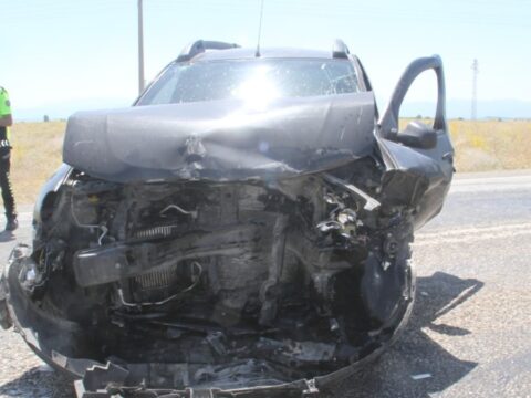 Konyada iki otomobilin carpisti 9 kisi yaralandi Rt3S6LE4
