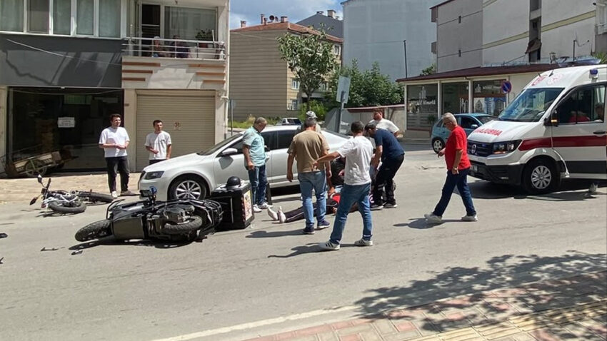 Samsunda motosiklet ile elektrikli bisiklet kaza yapti 2 yarali MASwkUS5