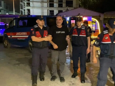 Uyusturucu operasyonunda gozaltina alinan yonetmen ezel akay serbest birakildi kardesi tutuklandi TKnK5Mw7