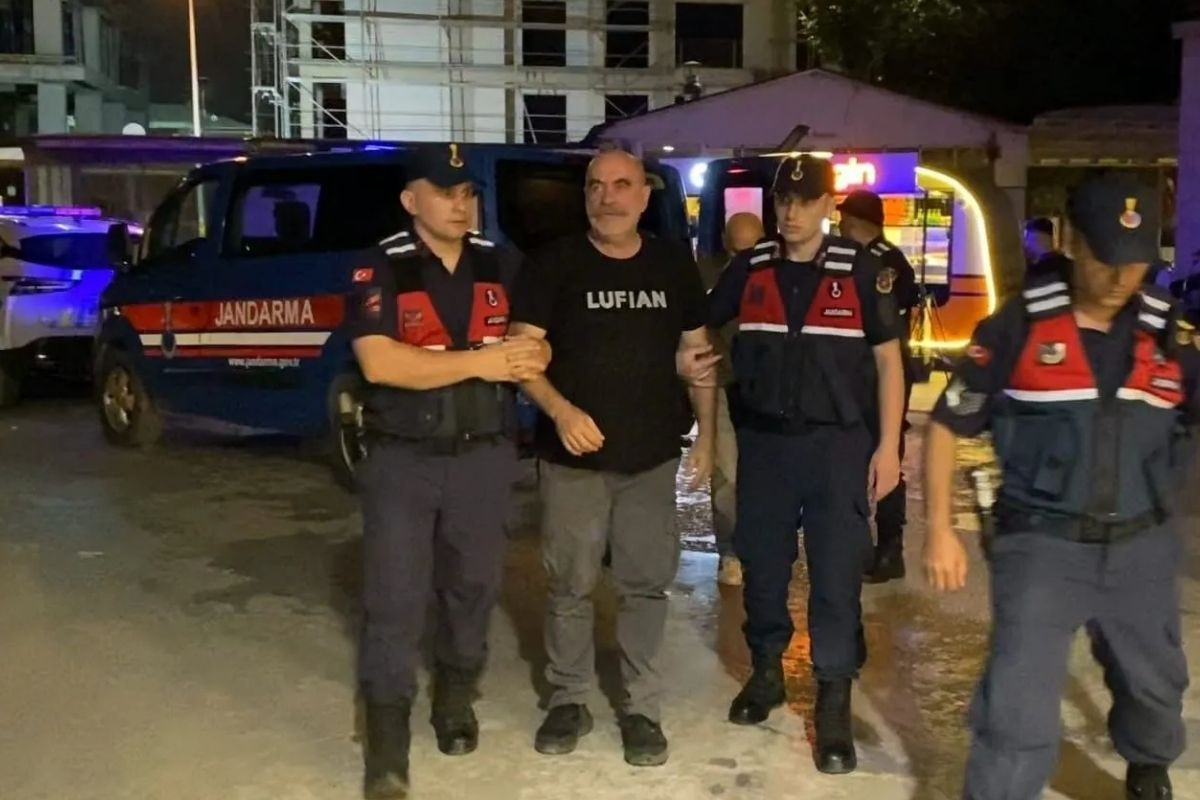 Uyusturucu operasyonunda gozaltina alinan yonetmen ezel akay serbest birakildi kardesi tutuklandi TKnK5Mw7